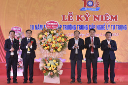 Trường Trung cấp nghề Lý Tự Trọng long trọng kỷ niệm 10 năm thành lập