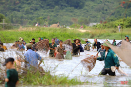 Độc đáo lễ hội đánh bắt cá ở Hà Tĩnh