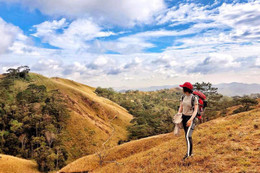 Mê mẩn với mùa cỏ cháy ở “cung đường trekking đẹp nhất Việt Nam”