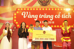 Trao học bổng 200 triệu đồng cho bé Gấu