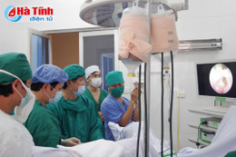 Chuyển giao kỹ thuật tán sỏi niệu quản ngược dòng bằng laser