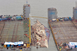 Hàn Quốc trục vớt phà Sewol tìm 9 thi thể mắc kẹt