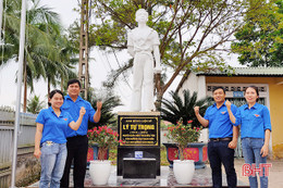 Tôn tạo tượng đài anh hùng liệt sỹ Lý Tự Trọng giữa rừng chè Hương Khê