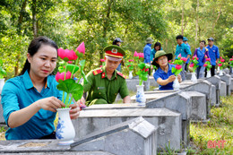 Hơn 7.000 đóa sen dâng mộ liệt sỹ tại Hà Tĩnh