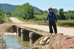 Cầu tràn xuống cấp, hàng trăm hộ dân nơm nớp lo!