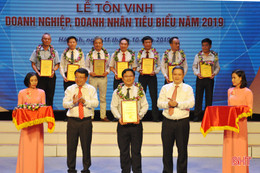 Hà Tĩnh vinh danh 53 doanh nghiệp, doanh nhân tiêu biểu năm 2019