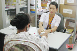 Mẹ nhiễm HIV, con sinh ra vẫn khỏe mạnh, an toàn