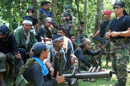 Quân đội Philippines đụng độ dữ dội với phiến quân Abu Sayyaf