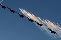 Mãn nhãn với màn trình diễn ngoạn mục của các đội bay biểu diễn hàng đầu nước Nga