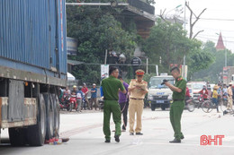 Va chạm với xe container, cụ ông tử vong thương tâm