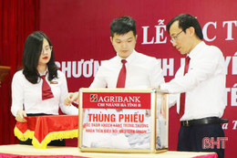 47 khách hàng Agribank Hà Tĩnh II trúng thưởng nhận tiền Western Union