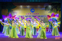 Sôi nổi Liên hoan Dân ca ví, giặm học sinh TP Hà Tĩnh