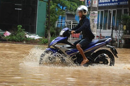 Mưa lớn ở các tỉnh vùng núi phía Bắc, Trung bộ vẫn nóng