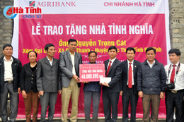 Agirbank Hà Tĩnh trao 2 nhà tình nghĩa cho người nghèo Đức Thọ