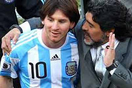 Video: So sánh Messi và Maradona