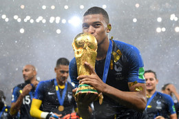 Kylian Mbappe: Vô địch World Cup và thay thế Messi, Ronaldo?