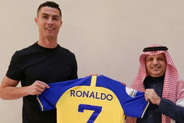 Ronaldo gia nhập Al-Nassr