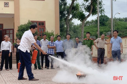 Hương Sơn lan tỏa thông điệp “Nhà tôi có bình chữa cháy”