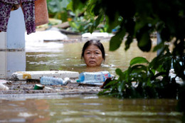 Cuộc sống vùng lũ ở Huế, Hội An qua ống kính phóng viên nước ngoài