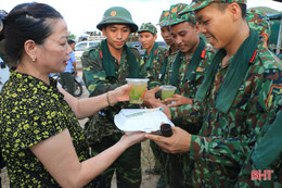 Tình người trong biển lửa