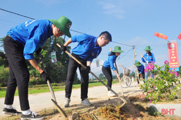 Sinh viên Hà Nội dành ngày nghỉ hè làm nông thôn mới tại nơi nóng nhất Hà Tĩnh