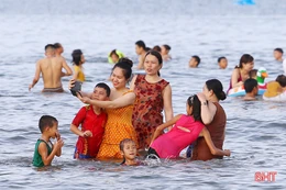 Giải nhiệt ngày cuối tuần ở bãi biển Hà Tĩnh