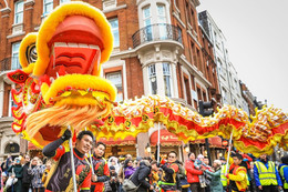 Diễu hành mừng Tết Nguyên đán đầy sắc màu ở khu Chinatown London