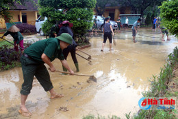 Tích cực giúp dân khắc phục hậu quả, động viên gia đình thiệt hại