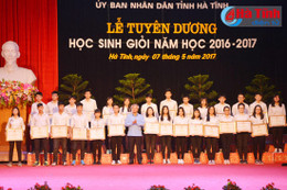 Hà Tĩnh tuyên dương, khen thưởng học sinh giỏi