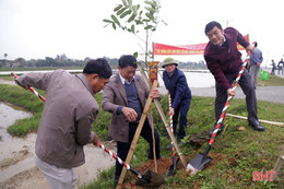 Phát động “Tết trồng cây, nâng cao an toàn giao thông”