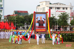 Thắp sáng đài lửa Đại hội thể dục thể thao Hà Tĩnh lần thứ IX