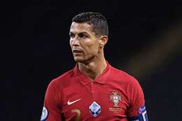 Lương của Ronaldo ở Juventus cao hơn tổng lương 4 CLB Serie A