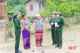 Nữ thiếu tá quân hàm xanh hăng say với phong trào phụ nữ