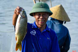 Lễ hội đánh cá Đồng Hoa: “Dù có cá hay không vẫn vui”