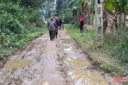 Đường trục chính xuống cấp, thôn khó xây dựng khu dân cư kiểu mẫu