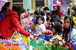 Rộn ràng "Hội chợ xuân" của học sinh Trường TH Nam Hà