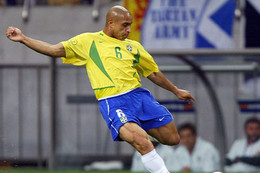 Roberto Carlos bị cáo buộc dùng chất kích thích để tăng cơ đùi