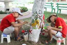 Học sinh tiểu học biến phế liệu thành sản phẩm thân thiện với môi trường