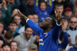 Kéo Leicester về mặt đất, Lukaku chạm đỉnh phong độ ghi bàn