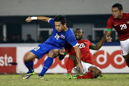 Dangda bùng nổ, Thái Lan thắng trận ra quân AFF Suzuki Cup