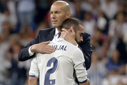 Dàn sao Real đồng loạt tri ân HLV Zidane