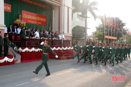 Lực lượng vũ trang Hà Tĩnh ra quân huấn luyện năm 2019