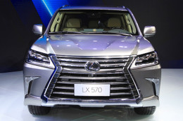 Lexus LX 570 bản chạy xăng chốt giá 7,7 tỷ đồng