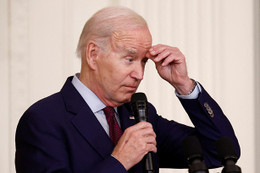 Tỷ lệ ủng hộ ông Biden thấp kỷ lục