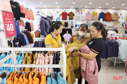 Nhiều shop thời trang ở Hà Tĩnh ế ẩm khi “mùa đông không lạnh”