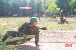 Lính trẻ Hà Tĩnh thuần thục bắn súng tiểu liên AK, đánh thuốc nổ