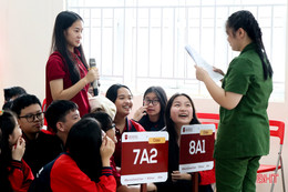 Học sinh iSchool Hà Tĩnh hào hứng với sân khấu khóa môn Ngữ văn