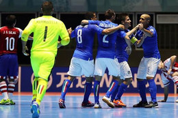 ĐT futsal Italia thắng ngược Paraguay, ĐT futsal Việt Nam hưởng lợi