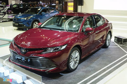 Toyota Camry 2019 ra mắt tại Singapore, rộng cửa về Việt Nam