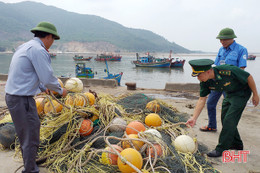 Bị phát hiện, 4 cặp tàu giã cào cắt lưới, bỏ chạy khỏi vùng biển Hà Tĩnh